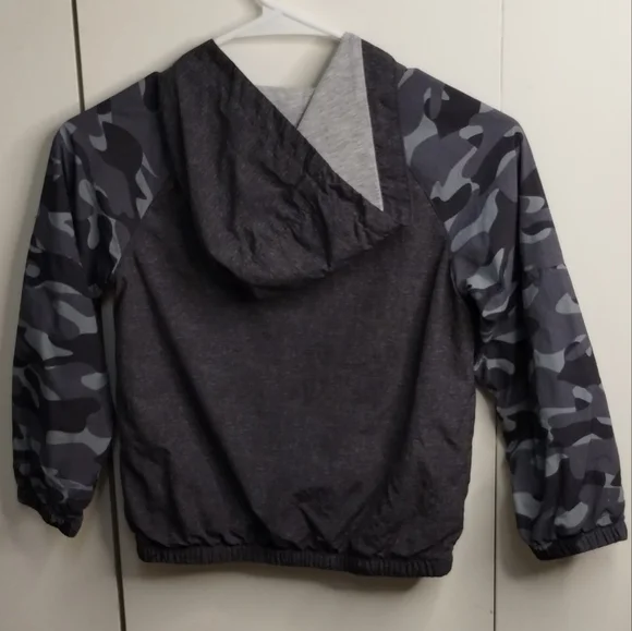 Kids OshKosh Grey / Camo Sleeve Jacket With Hood Size 6 - Picture 3 of 4